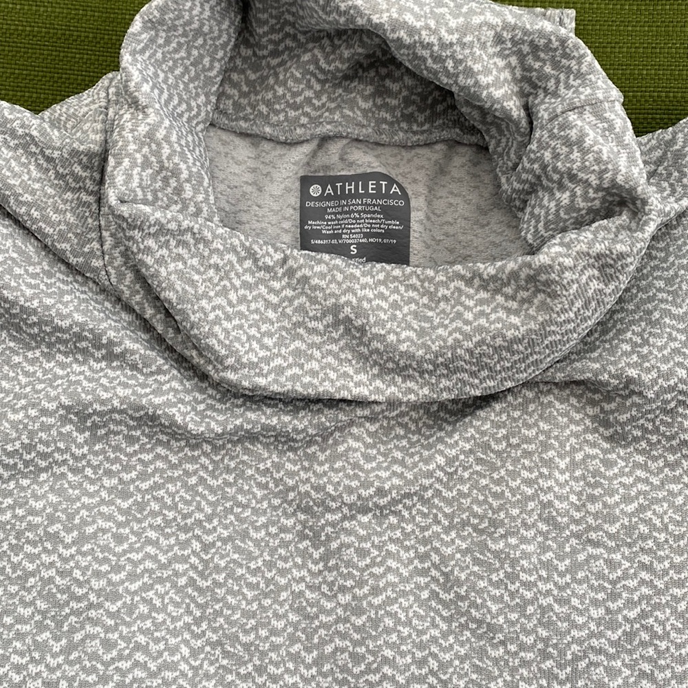 Athleta gray turtleneck, small, EUC